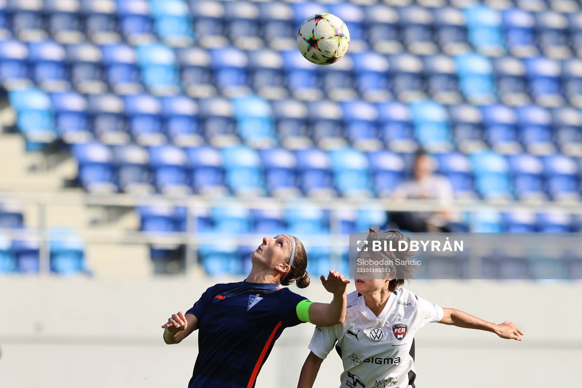 Mai Kadowaki of Rosengård and Violeta Slovic of Spartak