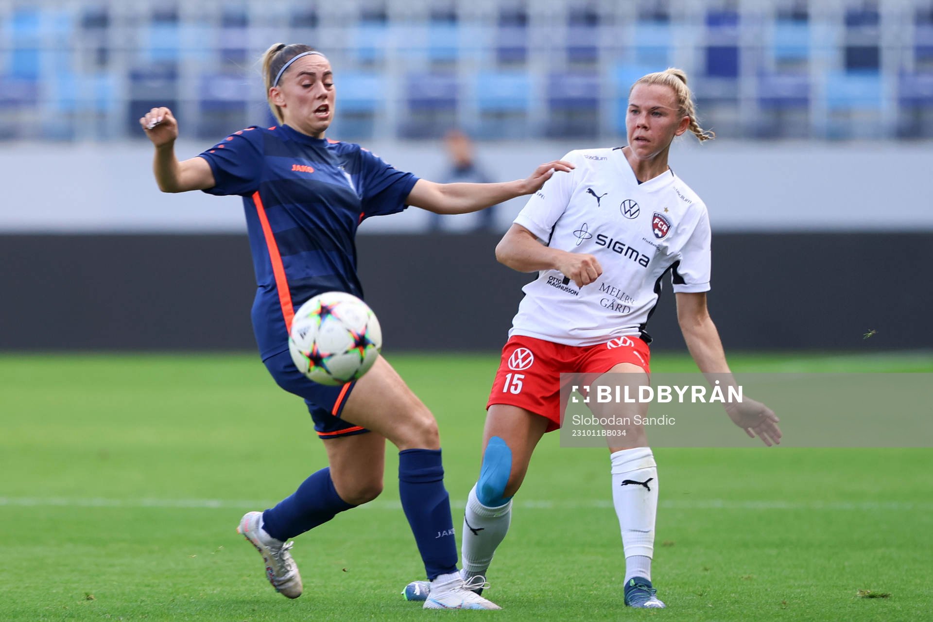 Jessica Wik of Rosengård and Isidora Vuckovic of Spartak