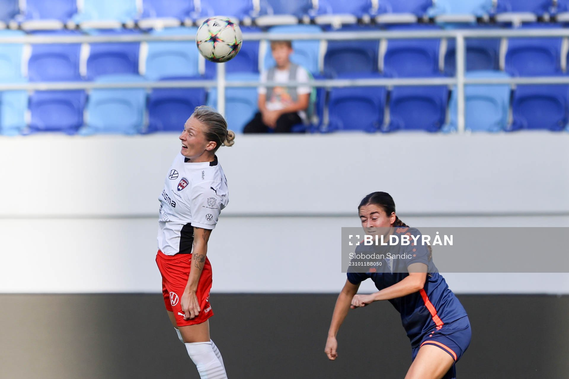 Emilia Larsson of Rosengård and Abigail Ostream of Spartak