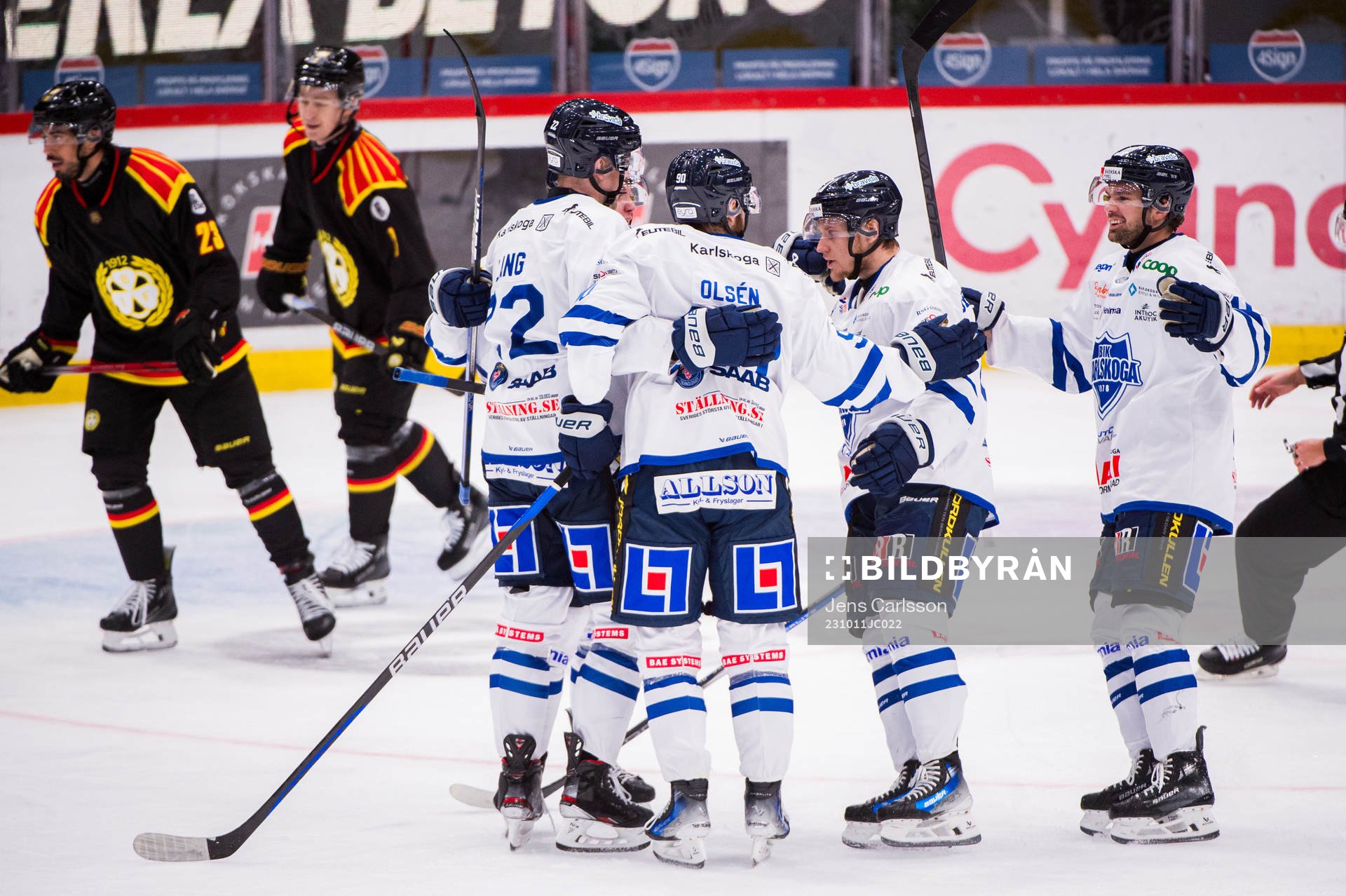 Karlskogas spelare jublar