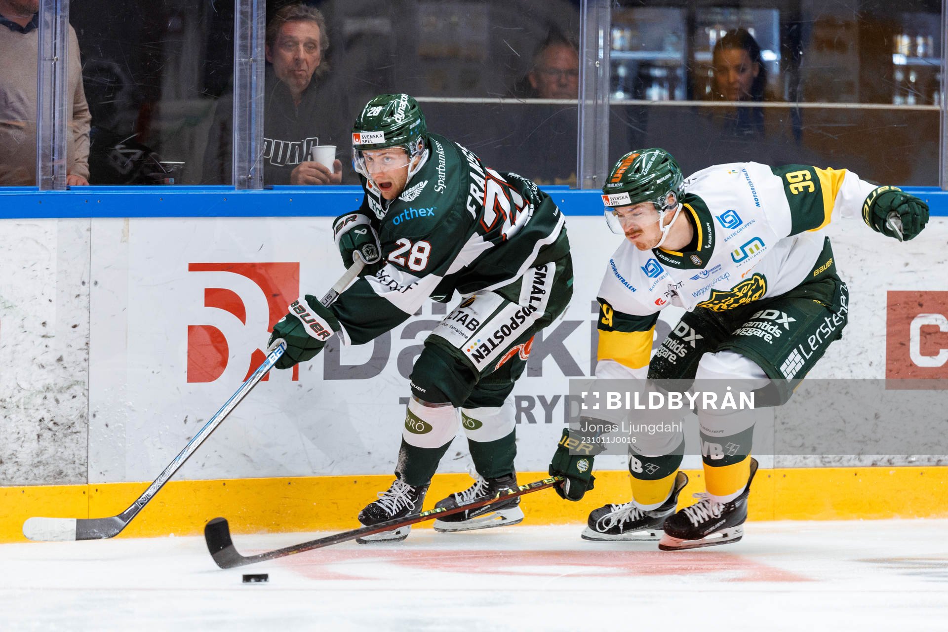 Tingsryds William Fransson och Björklövens Joel Mustonen