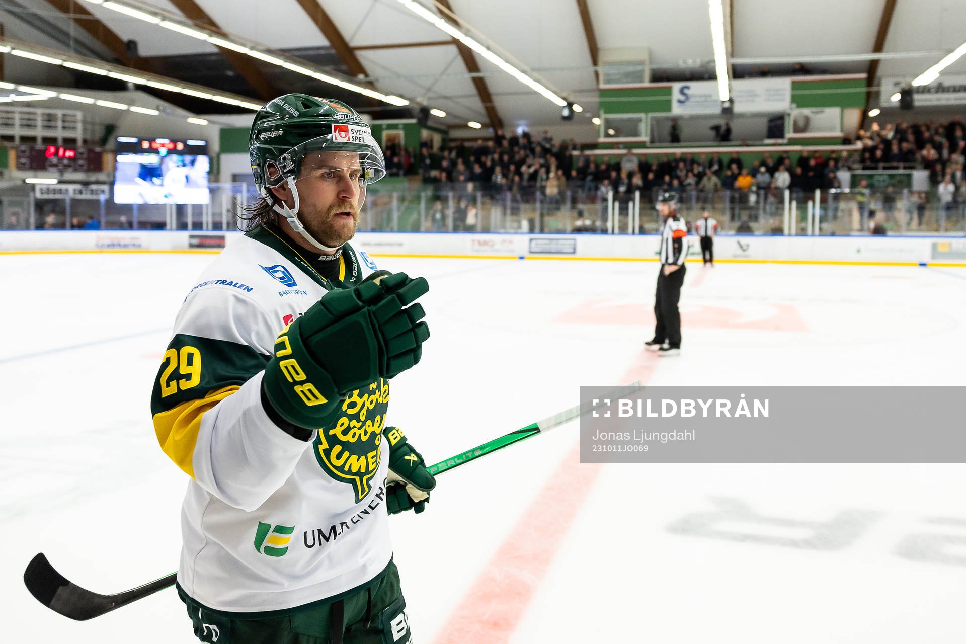 Björklövens Alexander Wiklund jublar