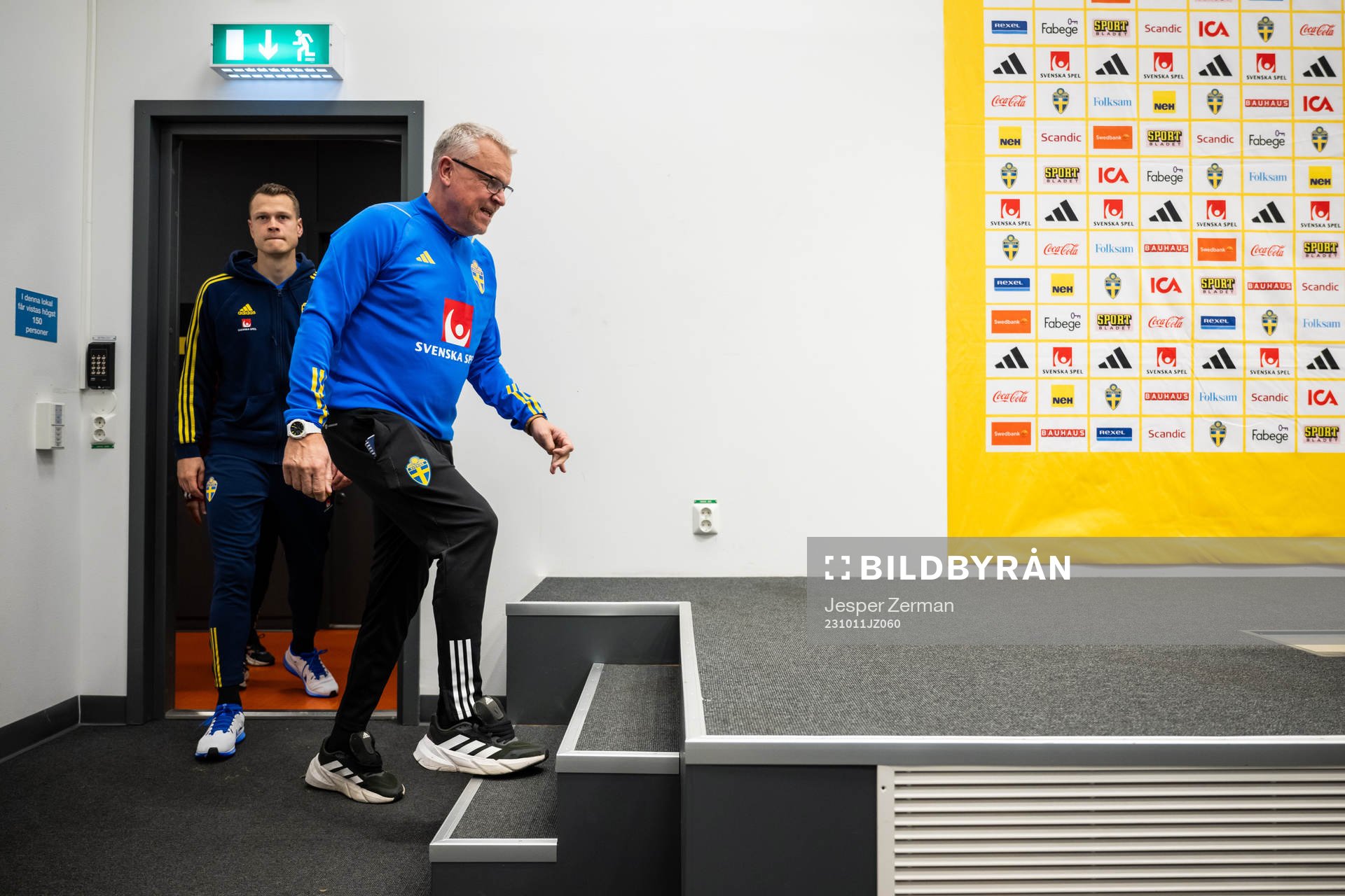 Viktor Claesson and head coach Janne Andersson of the