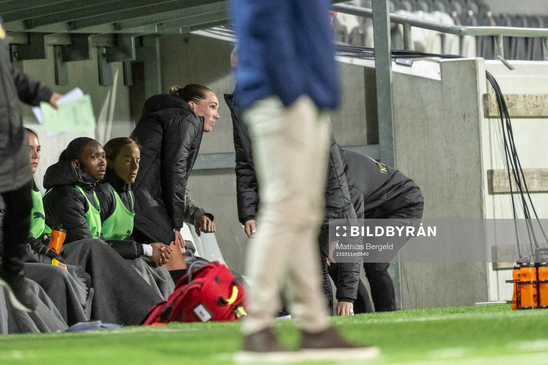 Elin Rubensson of Häcken at the bench
