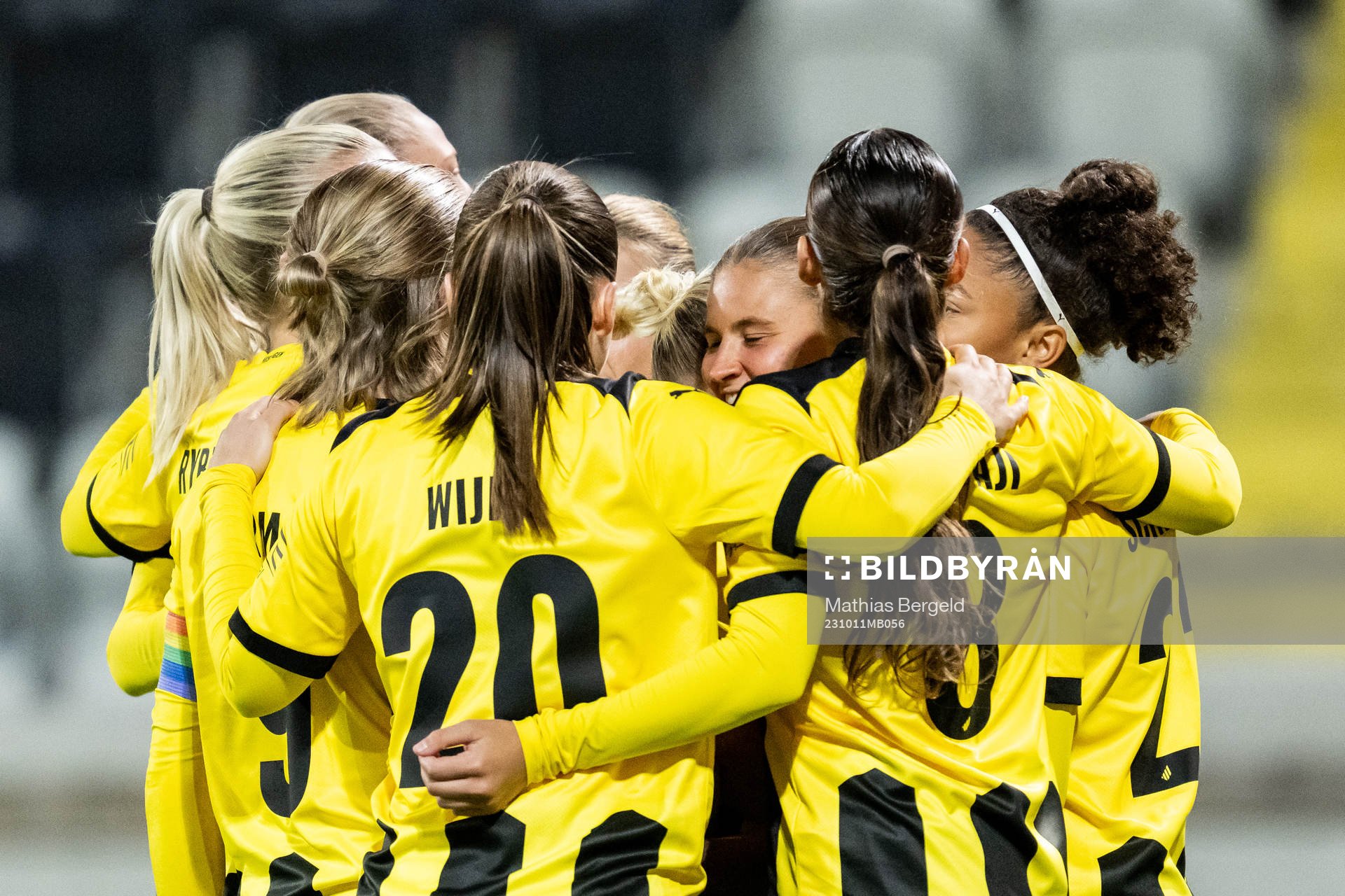 Katariina Kosola of Häcken (c) celebrate with team mates