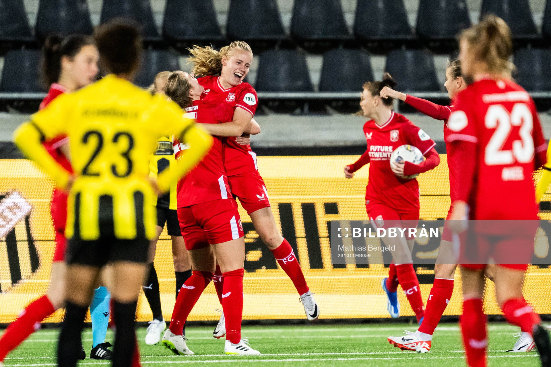Taylor Ziemer and Leonie Vliek of Twente celebrate the 2-2