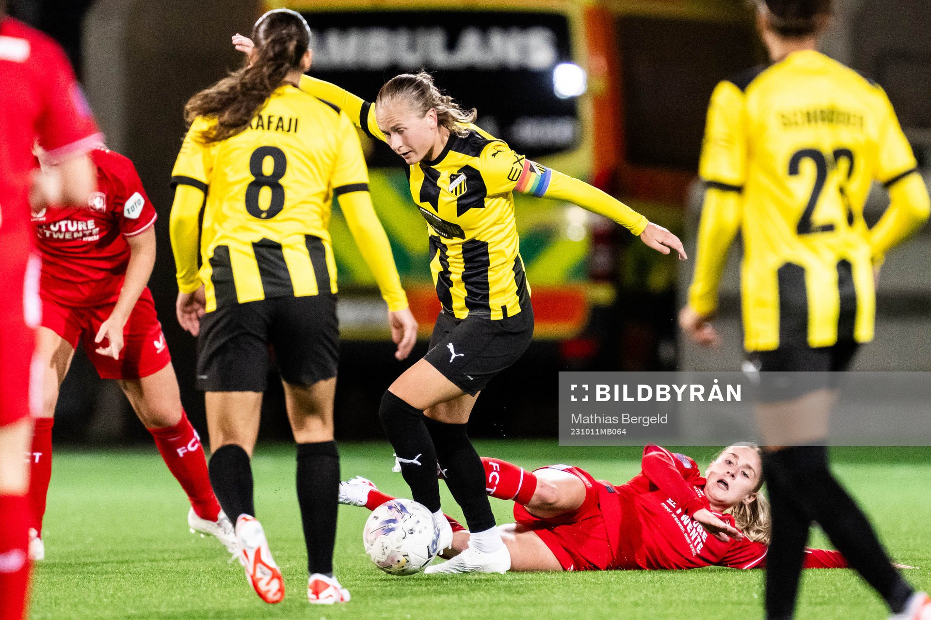 Filippa Curmark of Häcken and Leonie Vliek of Twente