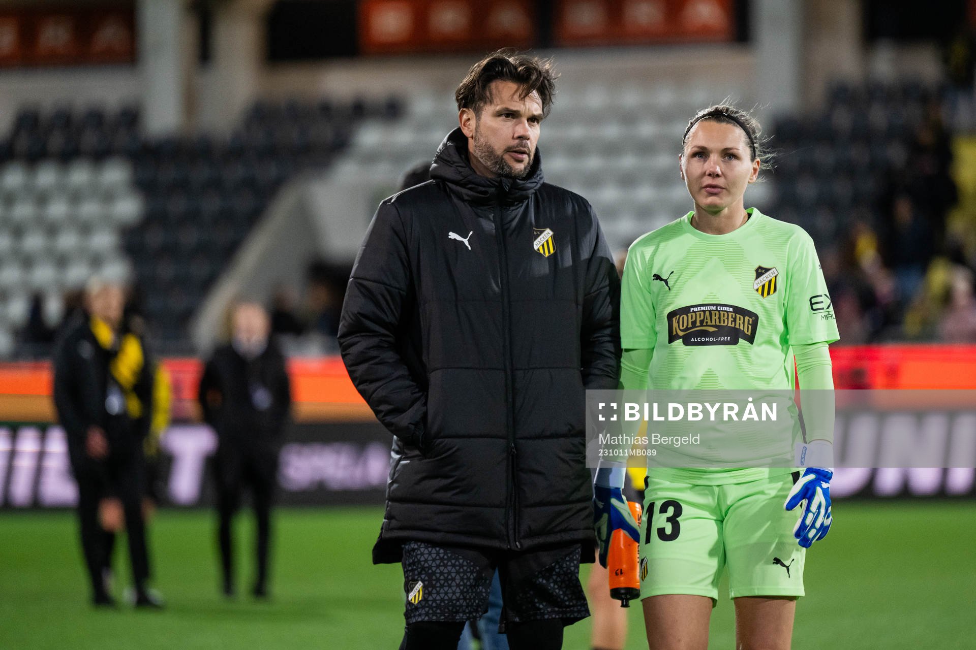 Goalkeeper coach Mattias Gustafsson and goalkeeper Jennifer