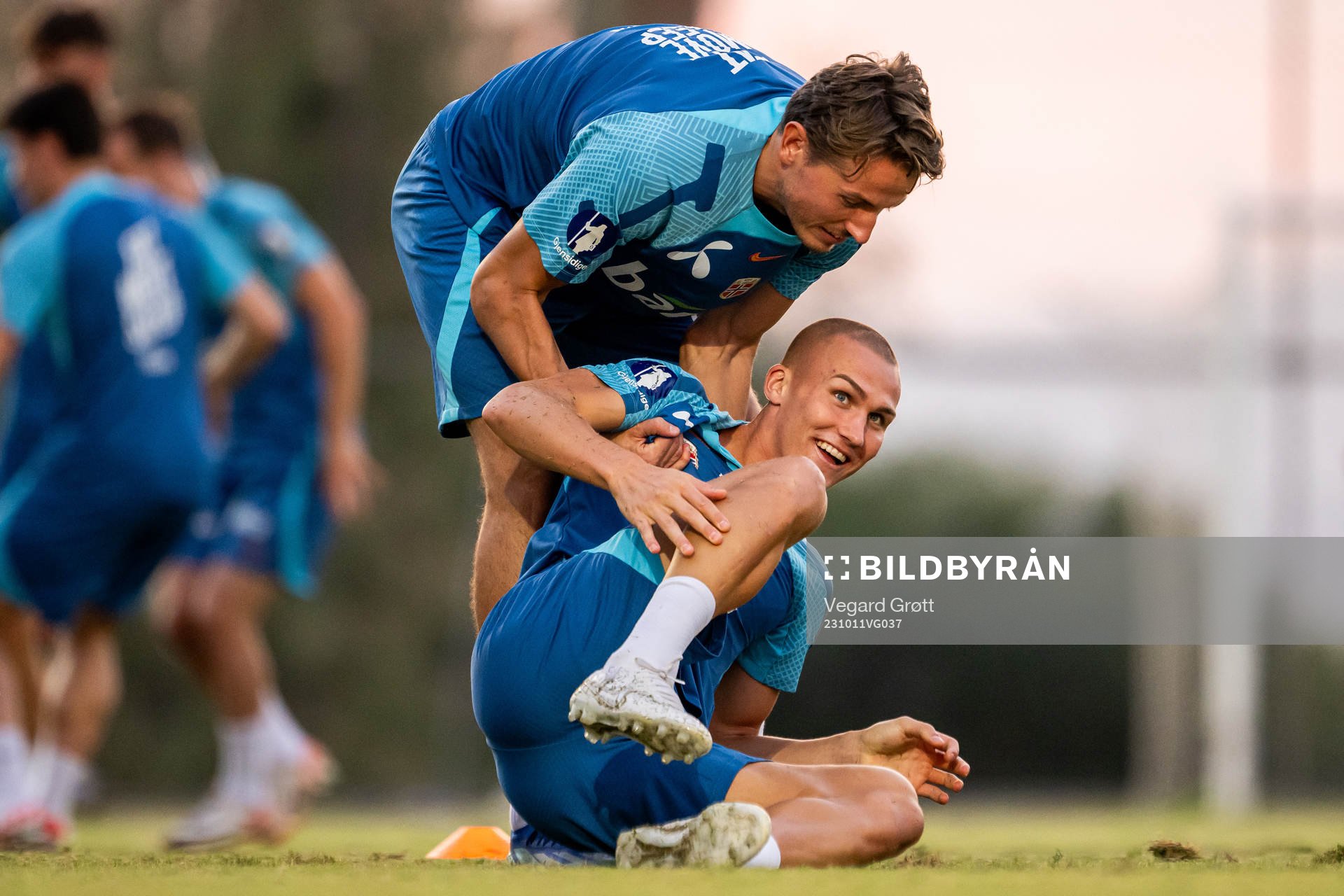Sander Berge and Leo Skiri Østigård of the Norwegian