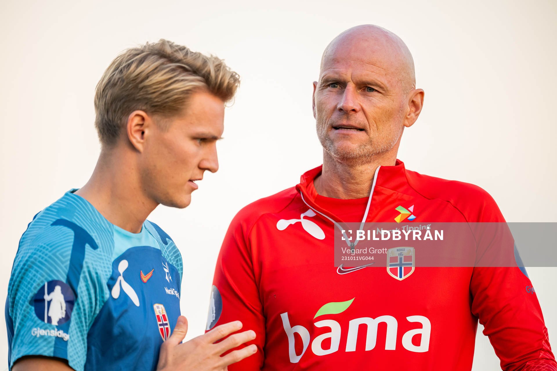Martin Ødegaard and Ståle Solbakken, head coach of the