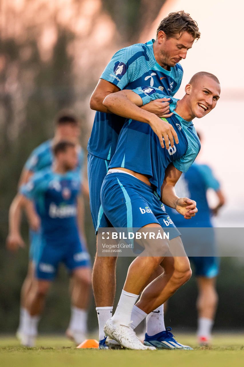 Sander Berge and Leo Skiri Østigård of the Norwegian