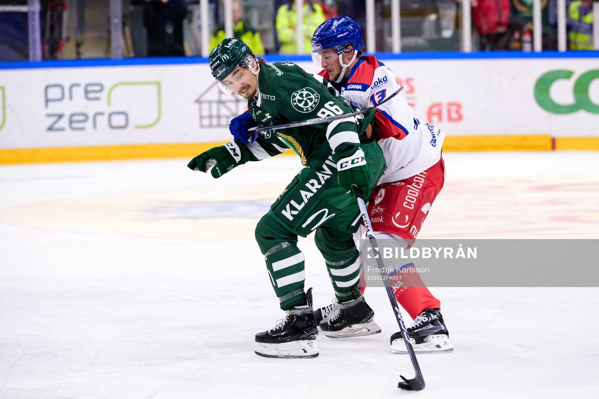 Färjestads David Tomasek och Oskarshamns Rasmus Bengtsson