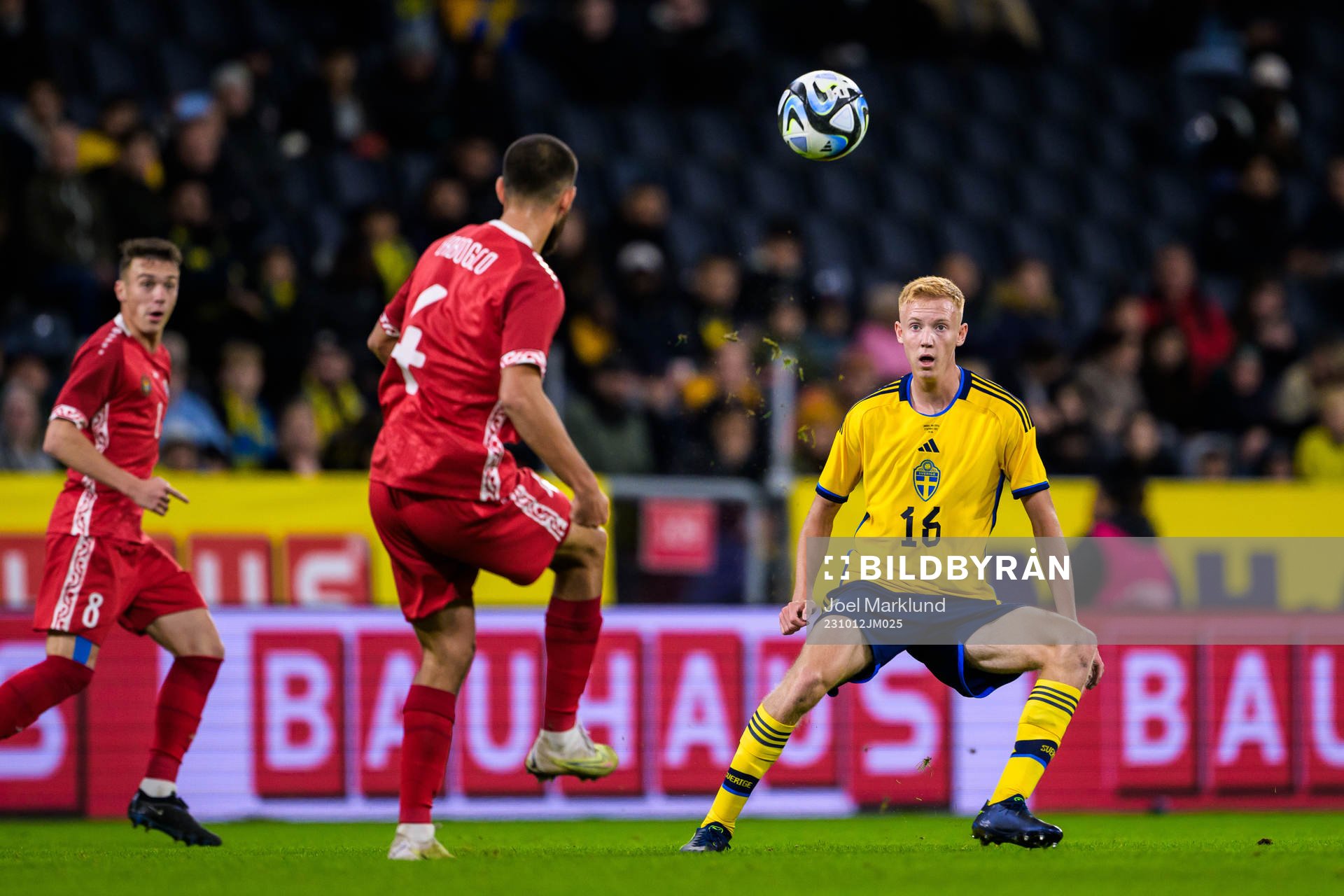 Vladislav Baboglo of Moldova and Hugo Larsson of Sweden