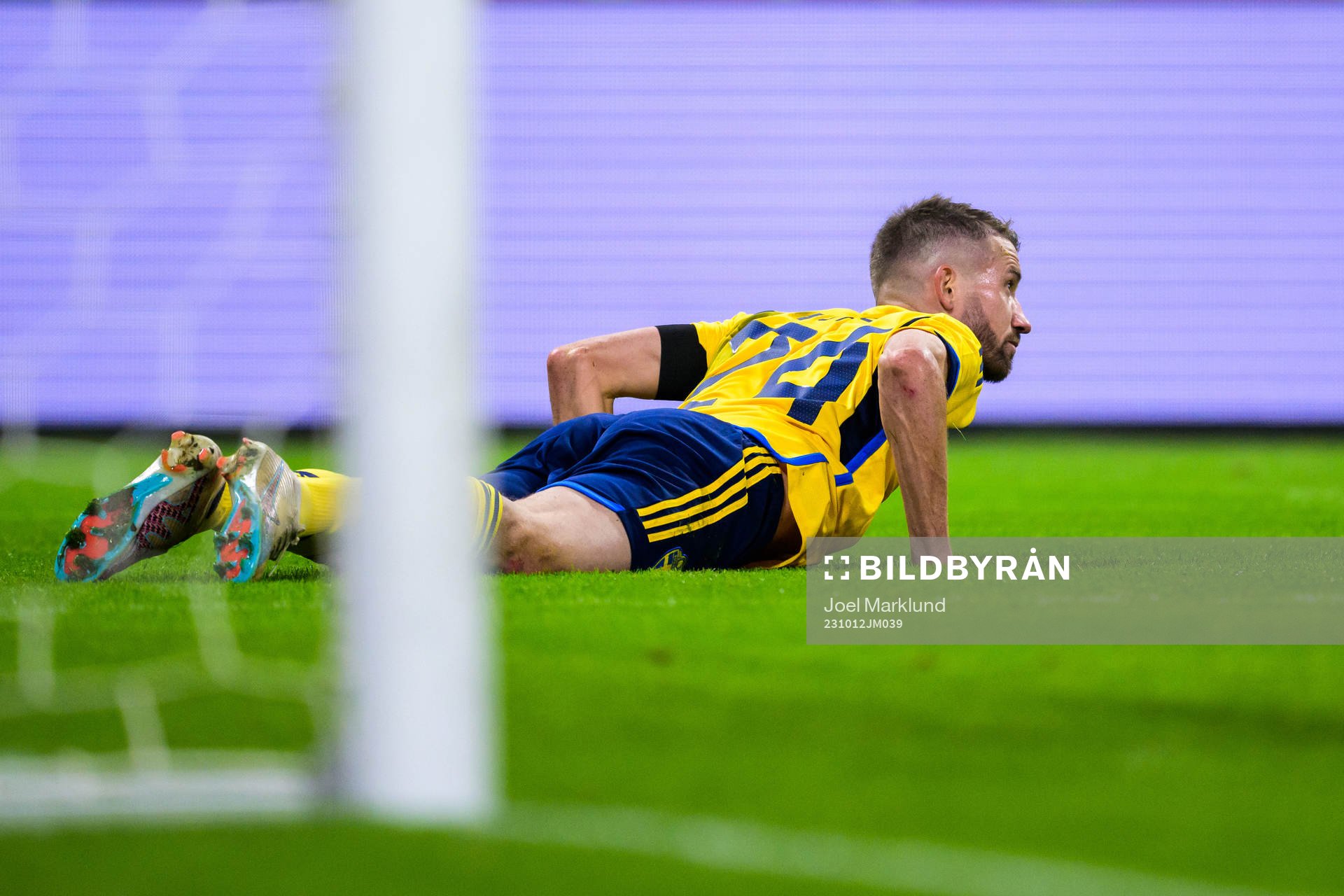 Marcus Rohdén of Sweden looks dejected