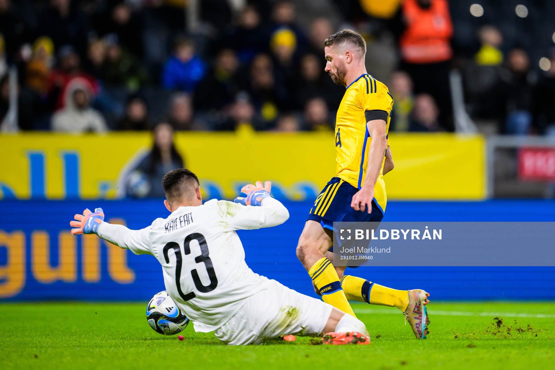 Dorian Railean of Moldova and Marcus Rohdén of Sweden