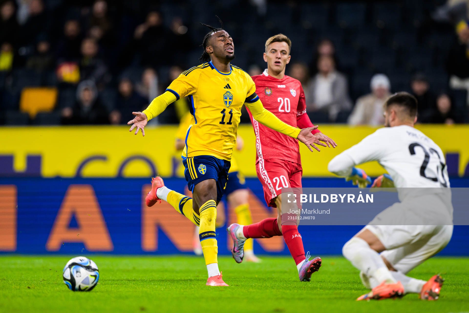 Anthony Elanga of Sweden looks dejected