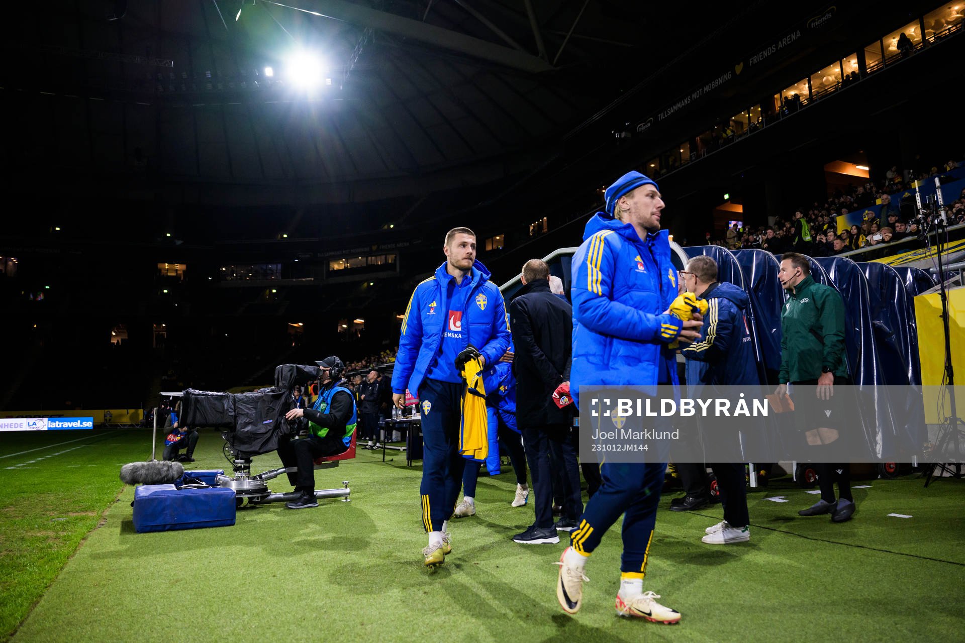 Mattias Svanberg and Emil Forsberg of Sweden