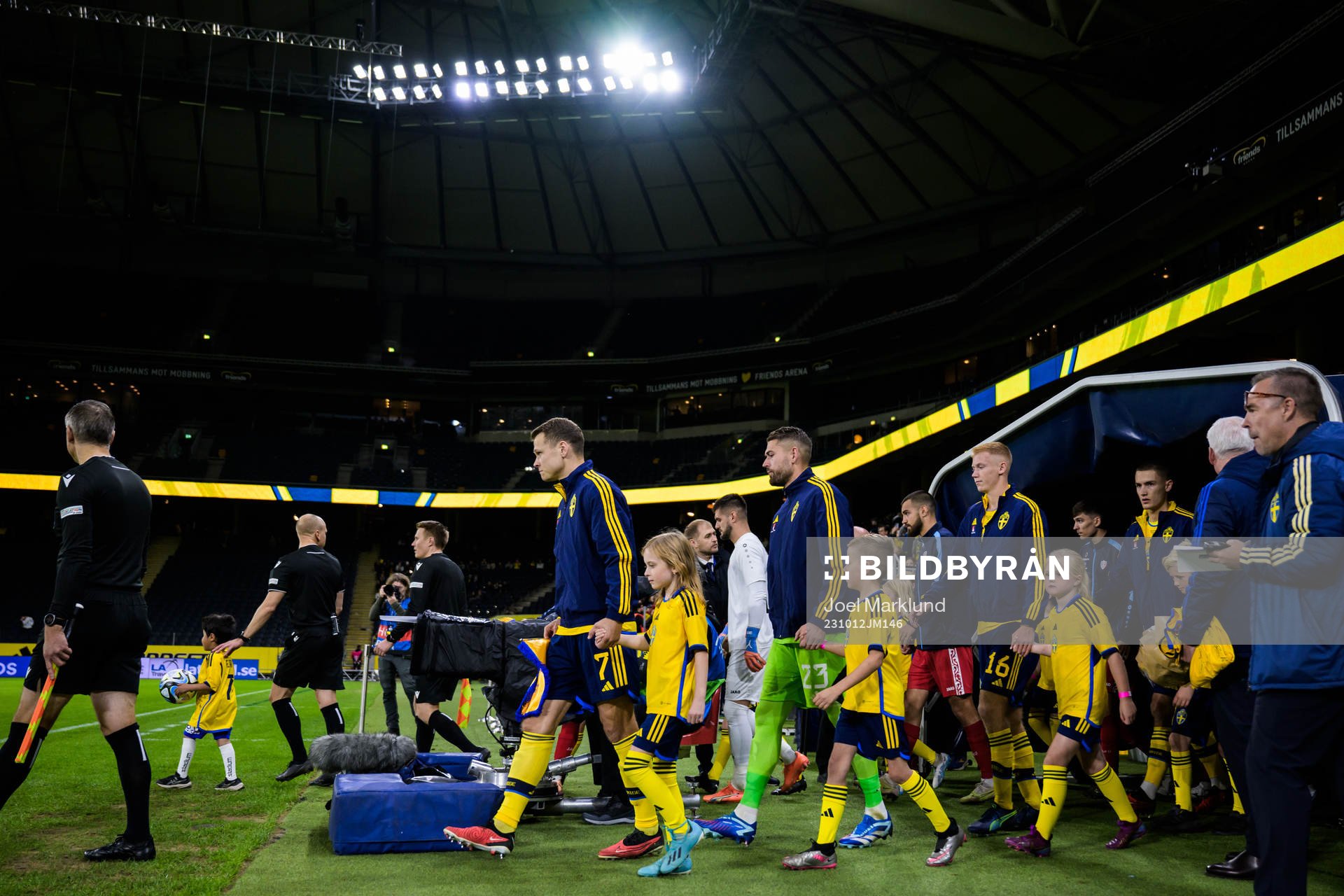 Viktor Claesson, goalkeeper Kristoffer Nordfeldt, Hugo