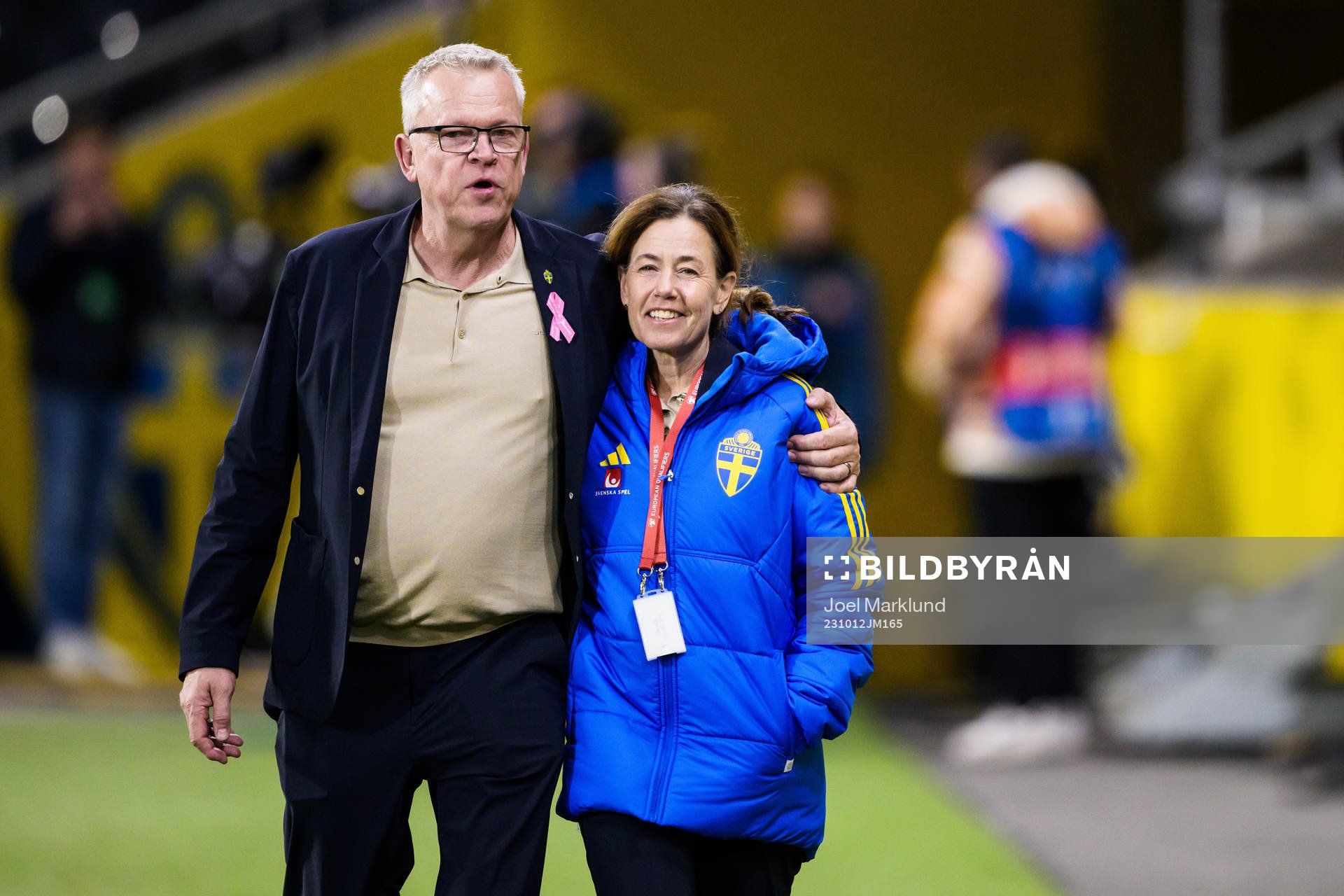 Head coach Janne Andersson and media officer Petra Thorén