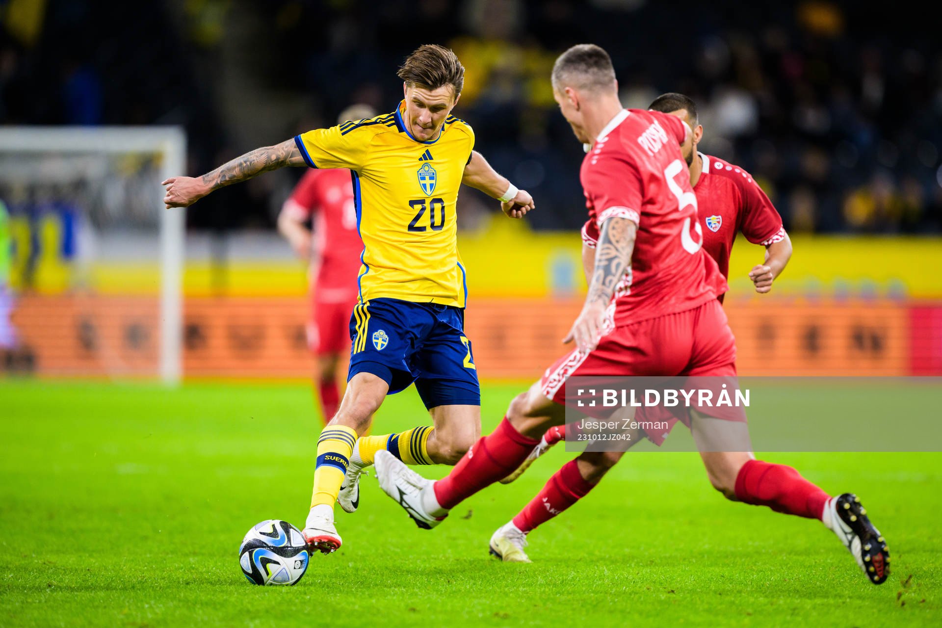 Kristoffer Olsson of Sweden and Veaceslav Posmac of Moldova