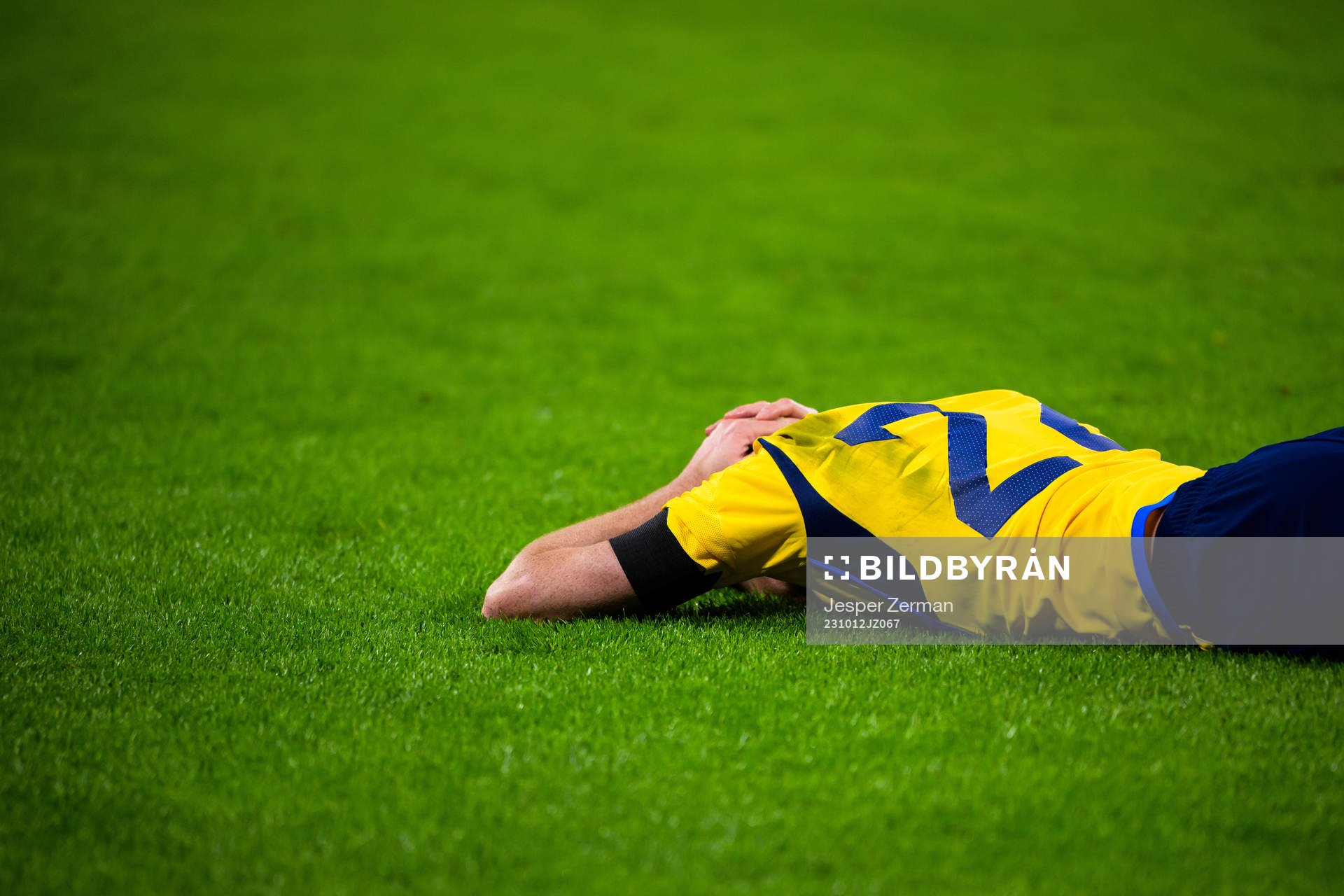 Marcus Rohdén of Sweden looks dejected