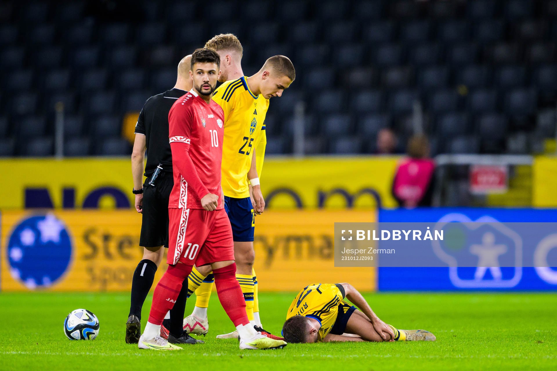 Marcus Rohdén of Sweden in pain
