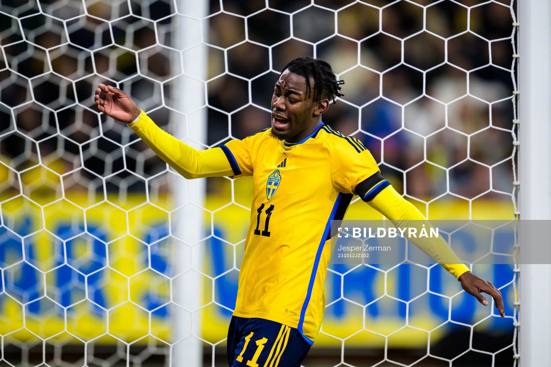 Anthony Elanga of Sweden looks dejected