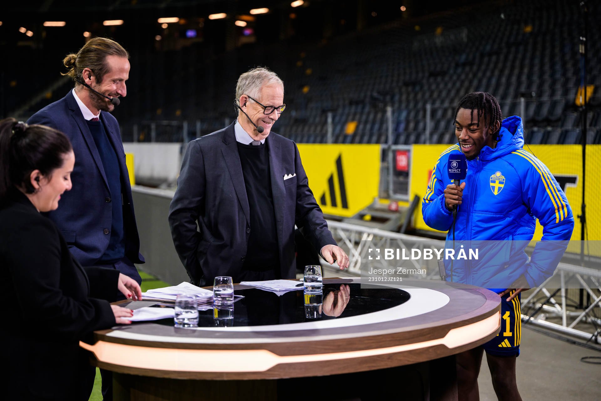 Jonas Olsson, Lars Lagerbäck and Anthony Elanga of Sweden