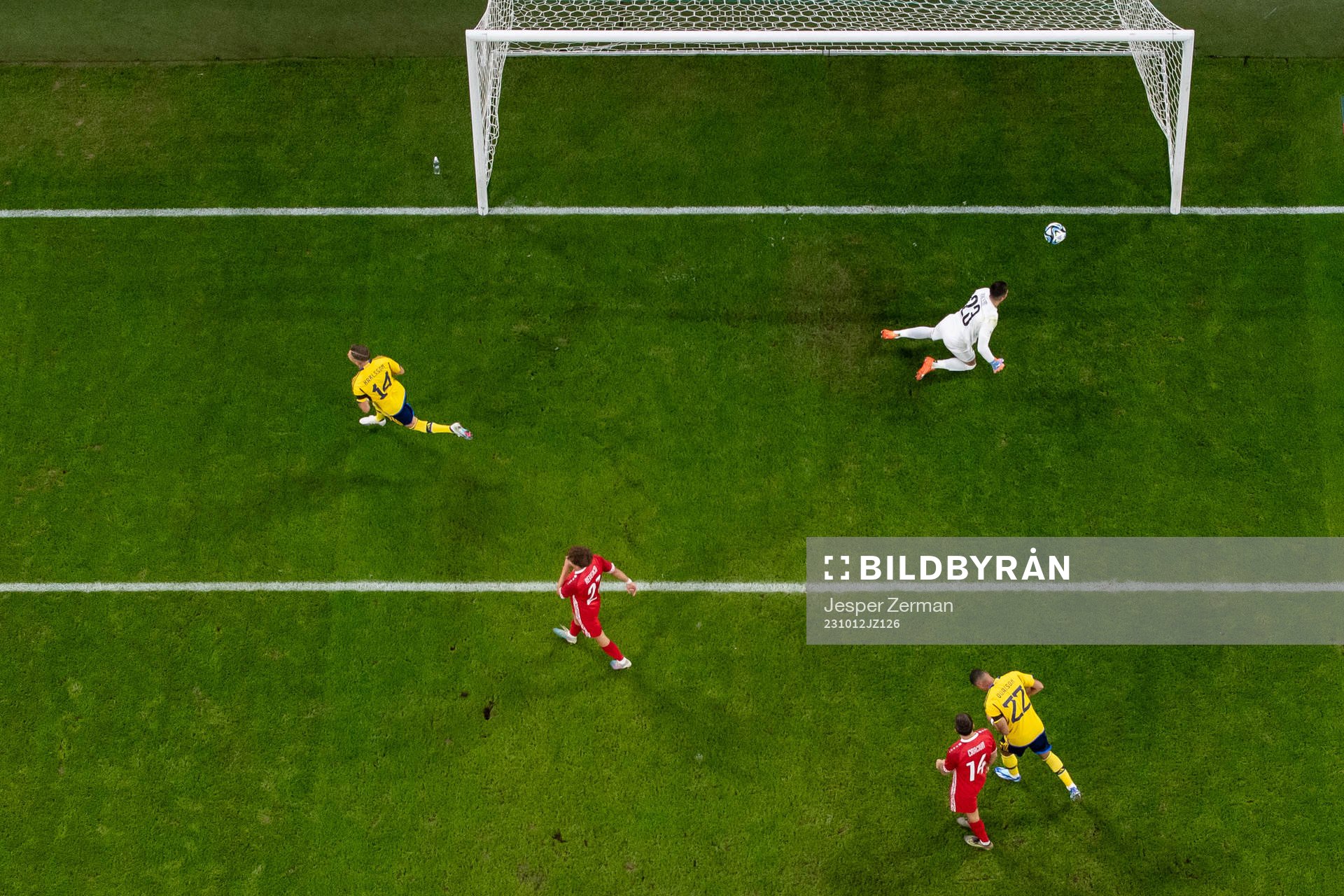 Jesper Karlsson of Sweden celebrates