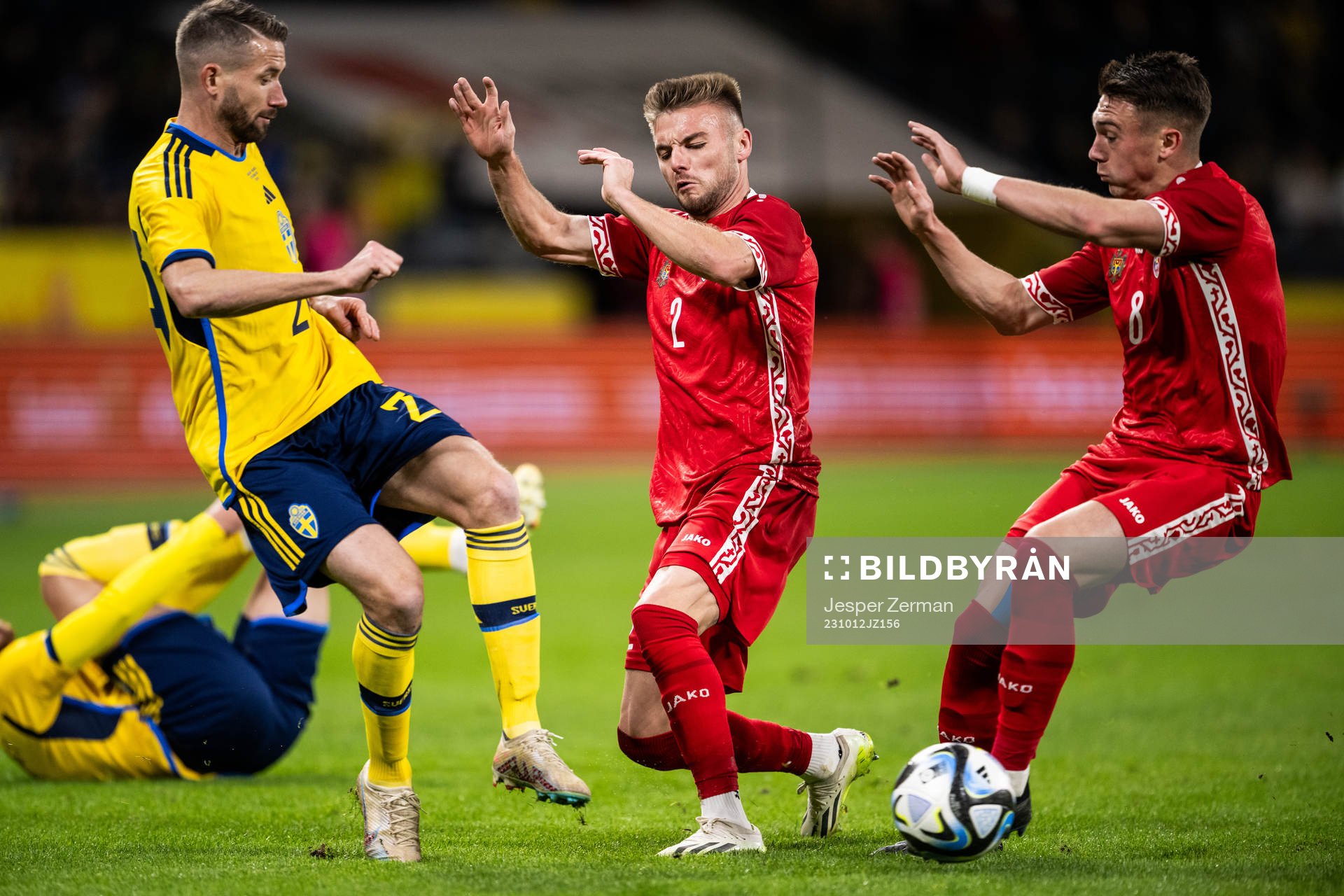 Marcus Rohdén of Sweden against Oleg Reabciuc and  Nichita