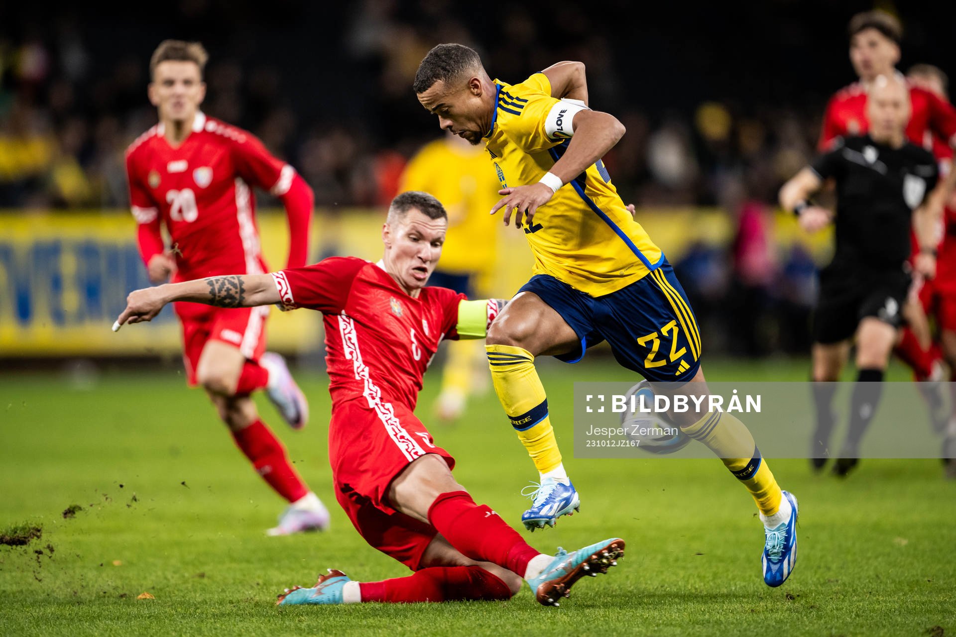 Nichita Motpan of Moldova  and Robin Quaison of Sweden