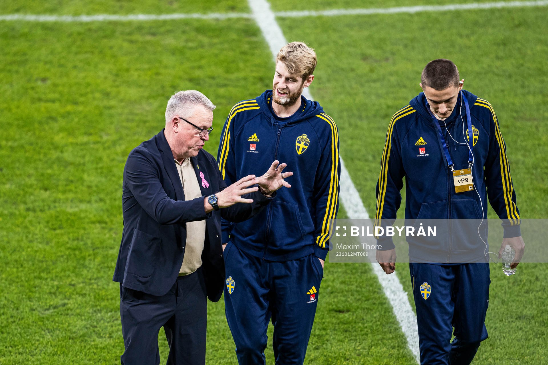 Head coach Janne Andersson and Filip Helander of Sweden