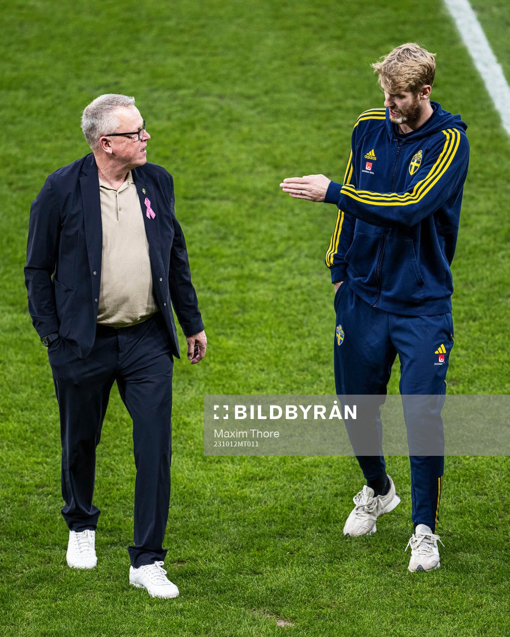 Head coach Janne Andersson and Filip Helander of Sweden