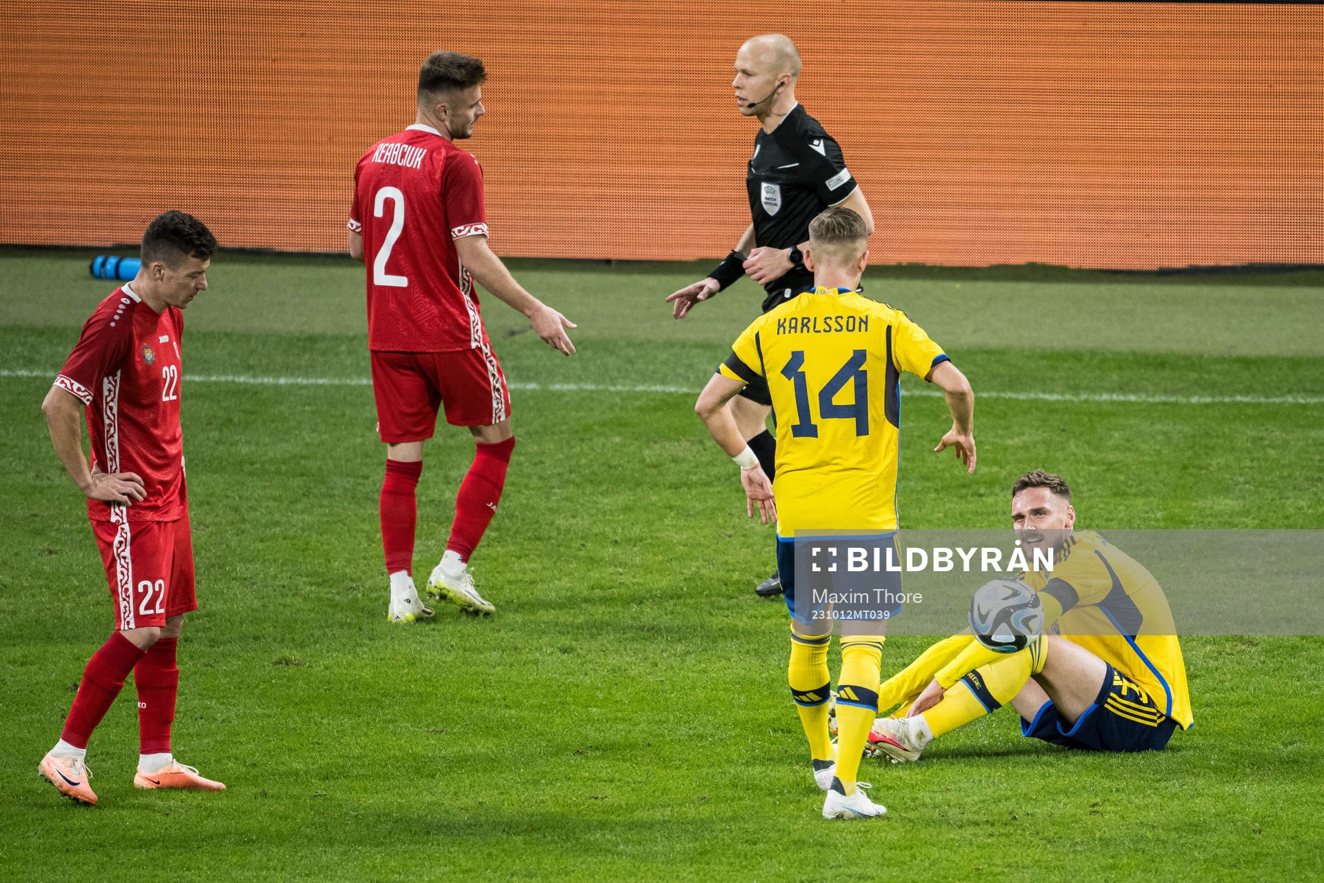 Linus Wahlqvist Egnell of Sweden in pain