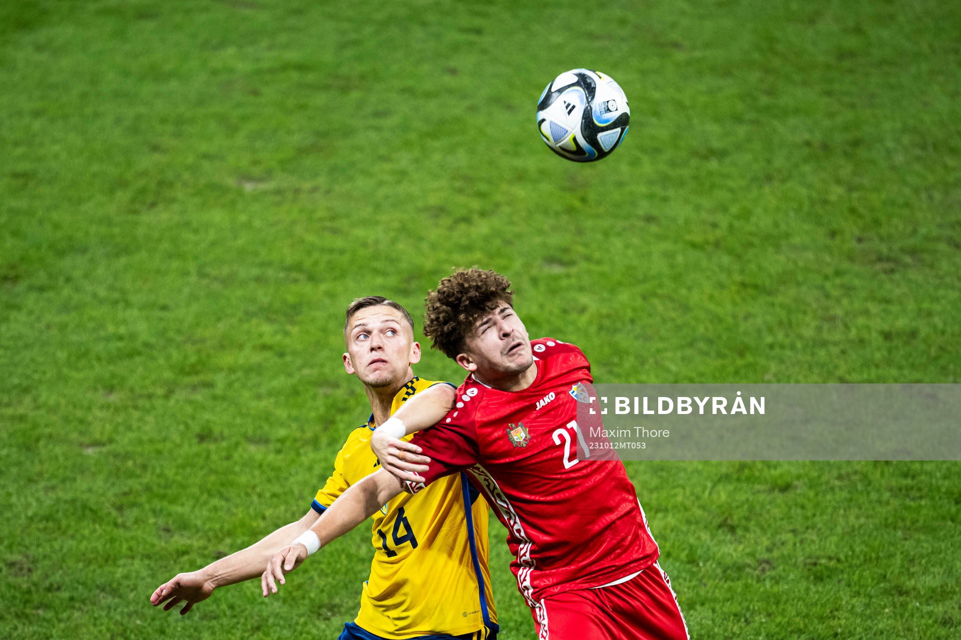 Jesper Karlsson of Sweden and Ioan-Calin Revenco of Moldova
