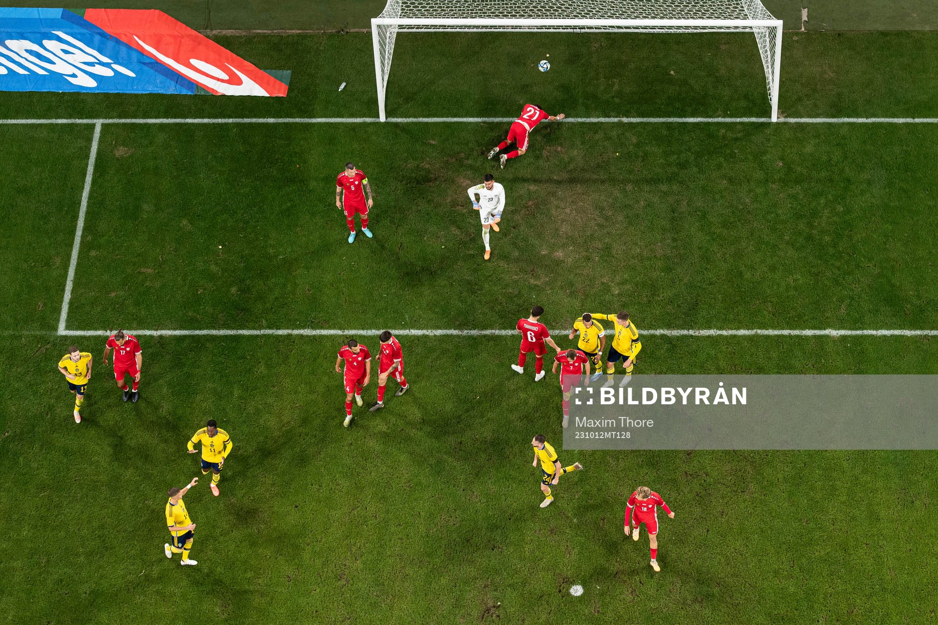 Jesper Karlsson of Sweden celebrate the 3-1 goal with