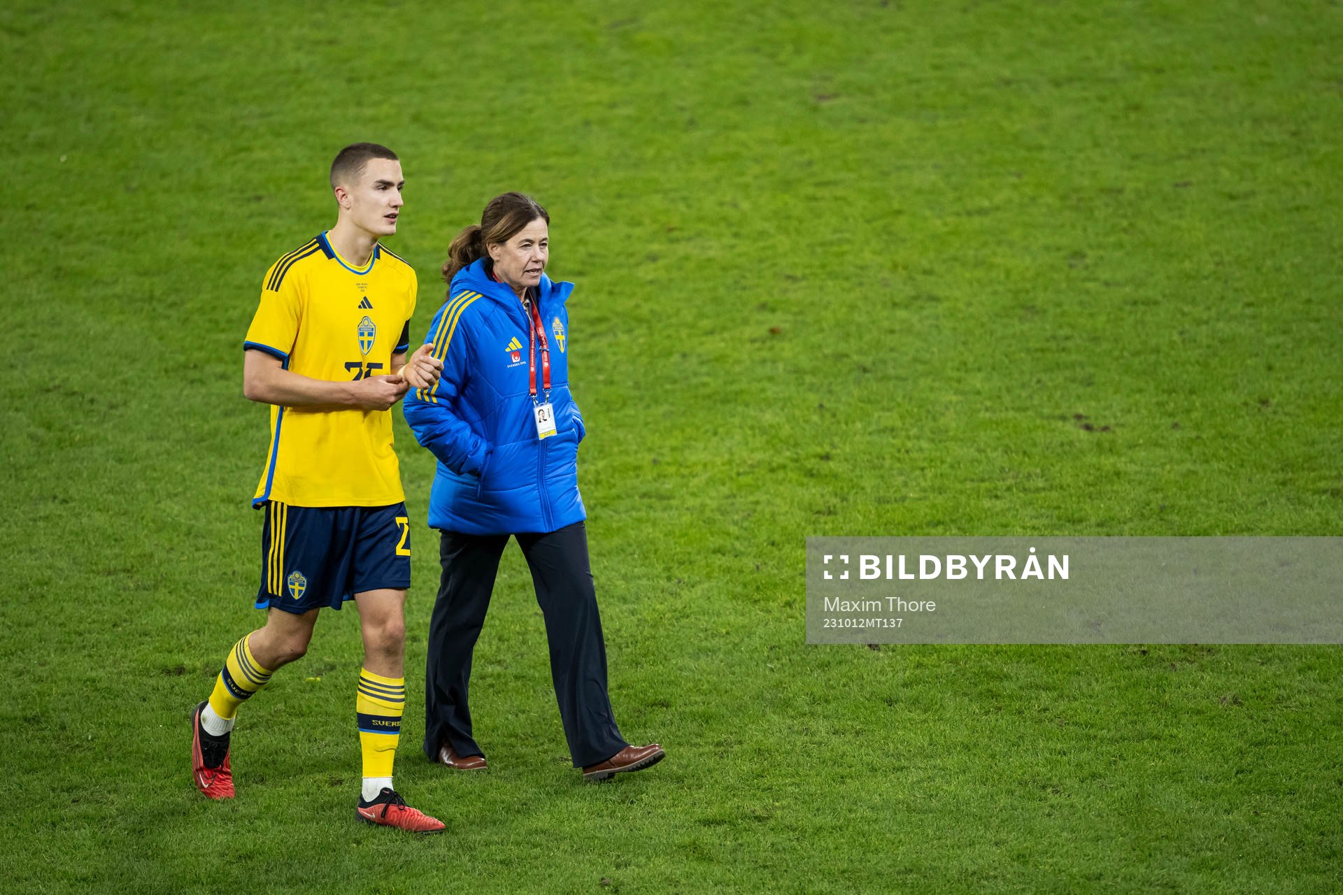 Gustaf Lagerbielke and press officer Petra Thorén of Sweden
