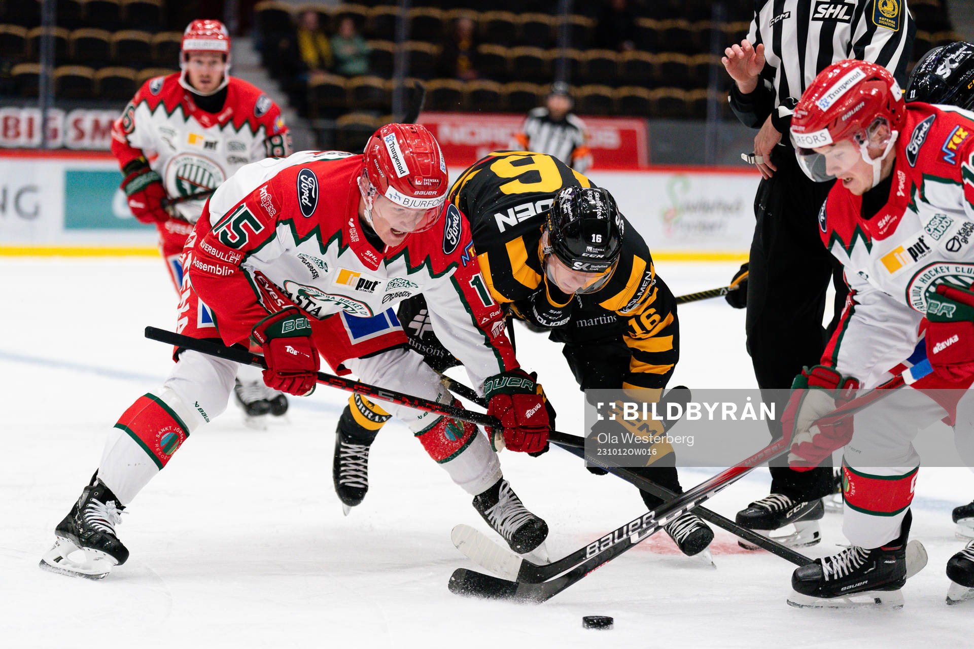 Frölundas Gustav Rydahl och Skellefteås Linus Lindström
