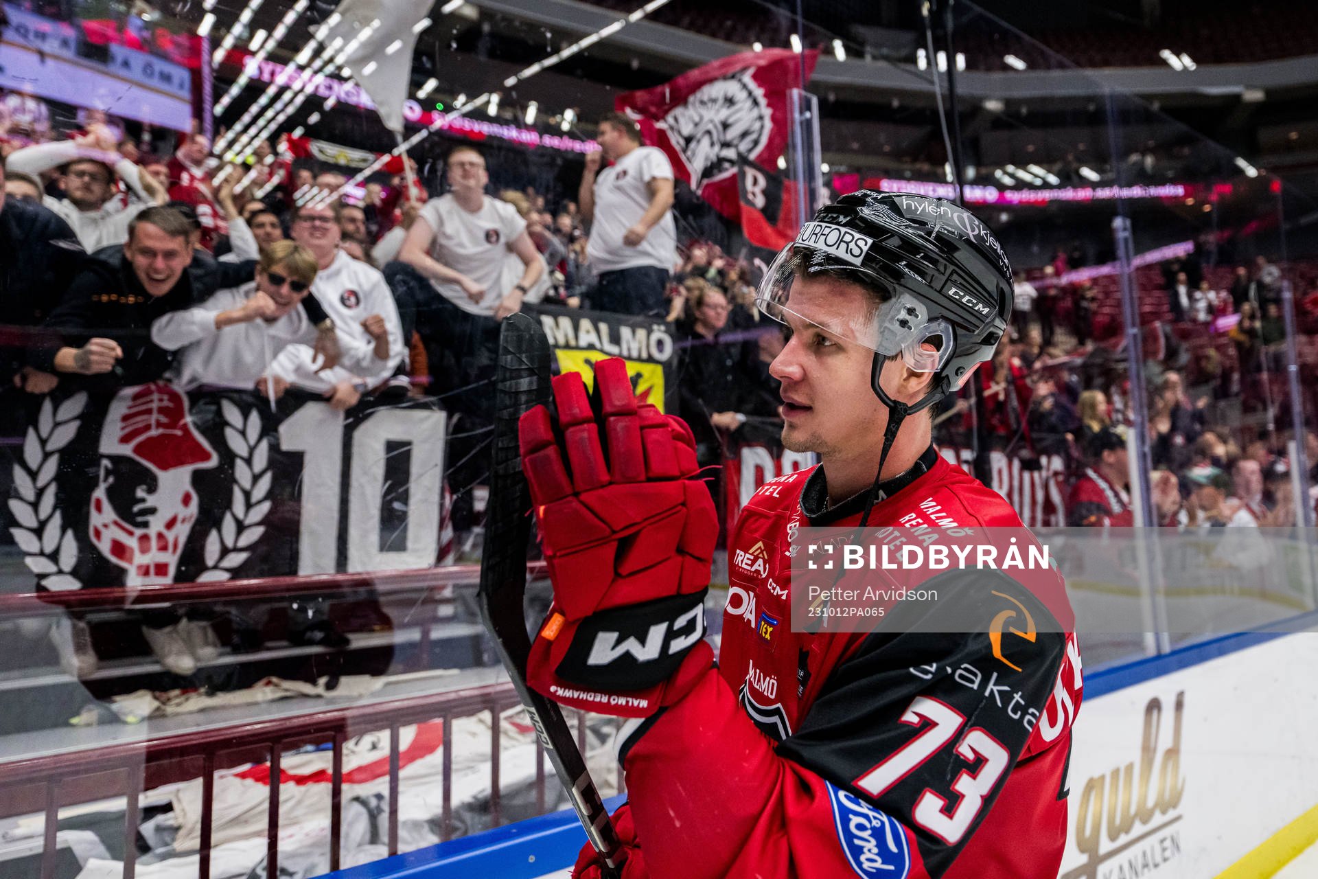 Malmö Redhawks Adam Ollas Mattsson jublar
