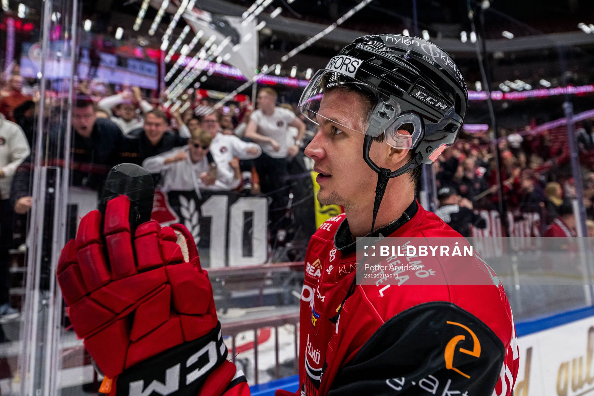 Malmö Redhawks Adam Ollas Mattsson jublar
