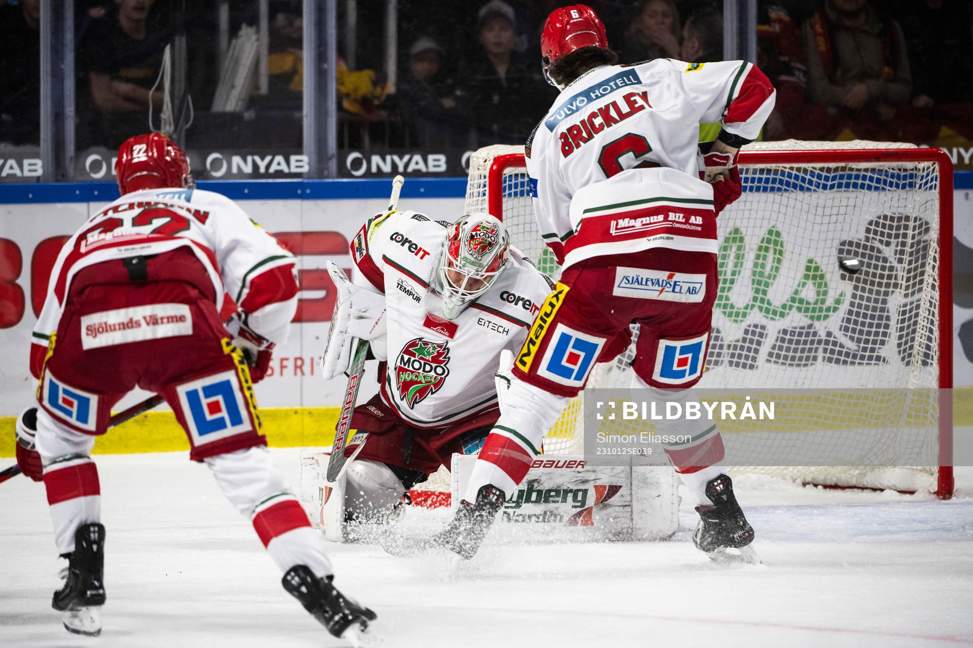 Luleås Marcus Hardegård (ej i bild) gör 1-1 bakom MoDos