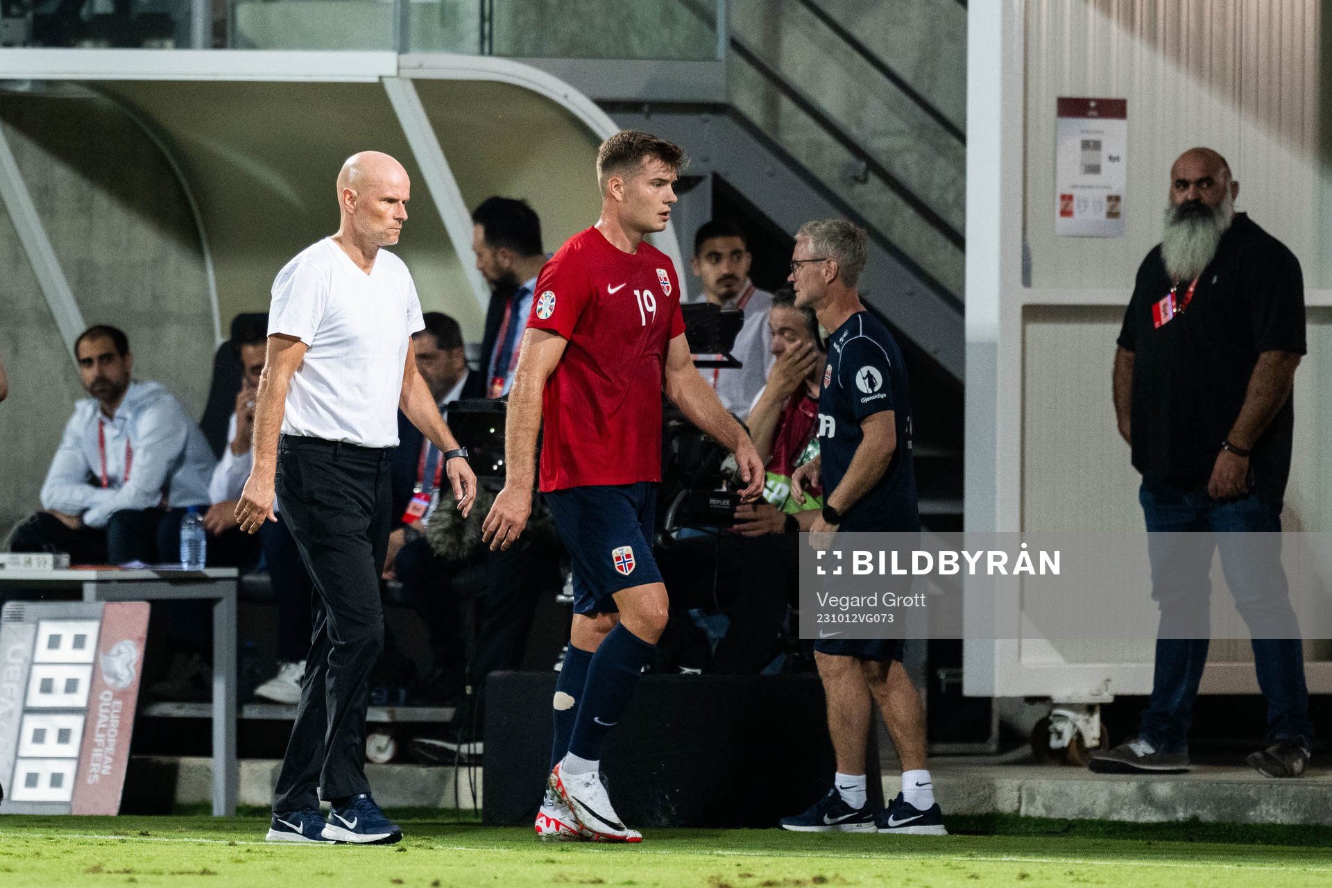 Head coach Ståle Solbakken and Alexander Sørloth of Norway