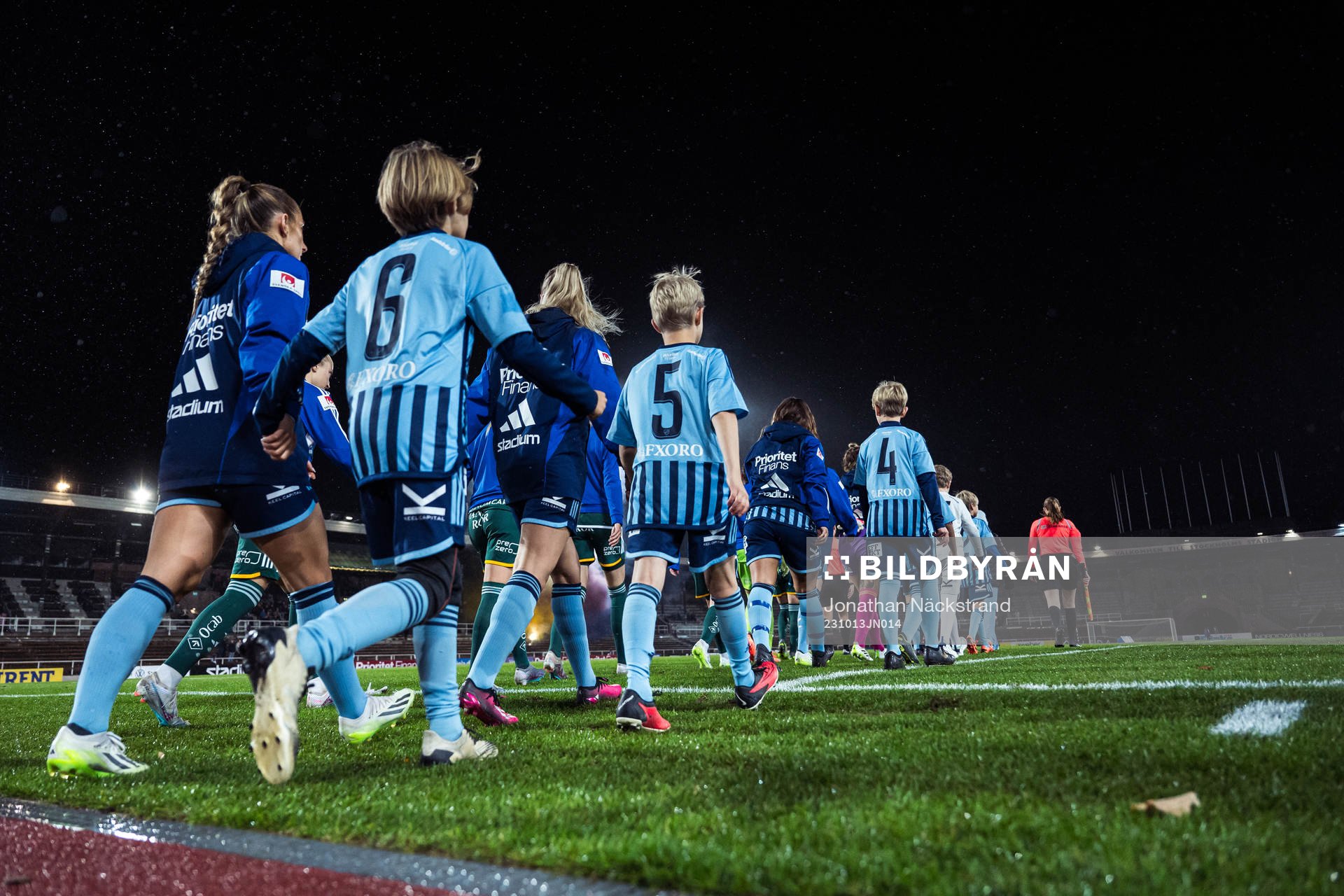 Djurgårdens spelare gör entré
