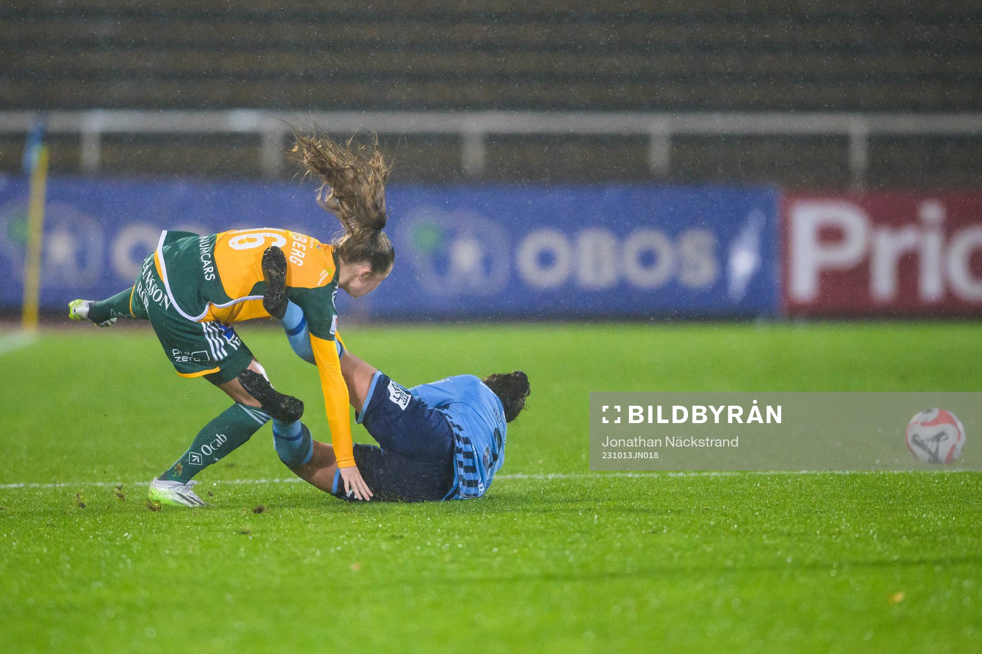 Djurgårdens Alexsandra Lobanova och IFK Norrköpings Svea