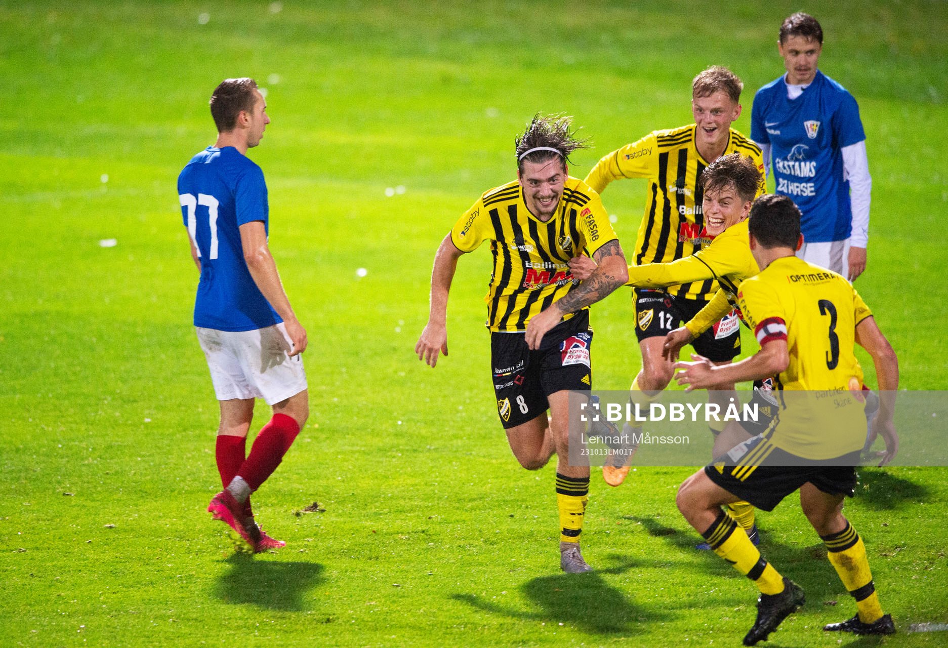 IFK Hässleholms grattas av 3-målsskytten Max Eriksson, Jussi Tikkanen och Isak Orajärvi i matchen i div. 2 mellan IFK Hässleholm och FBK Balkan i Hässleholm 13 oktober 2023.