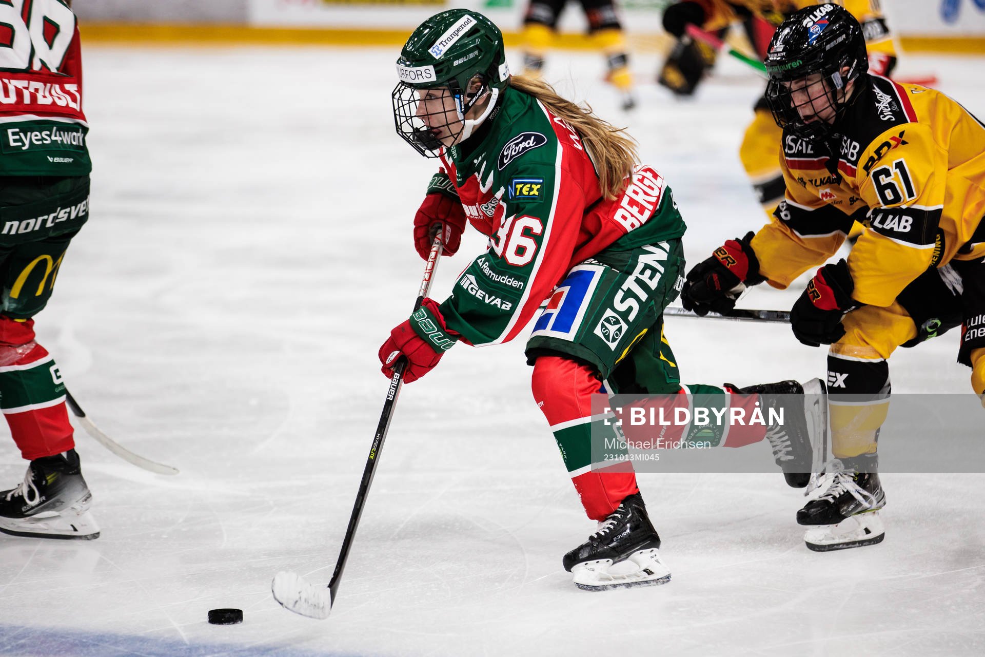 Frölundas Emilia Bergeby Hallbeck och Luleås Lisa