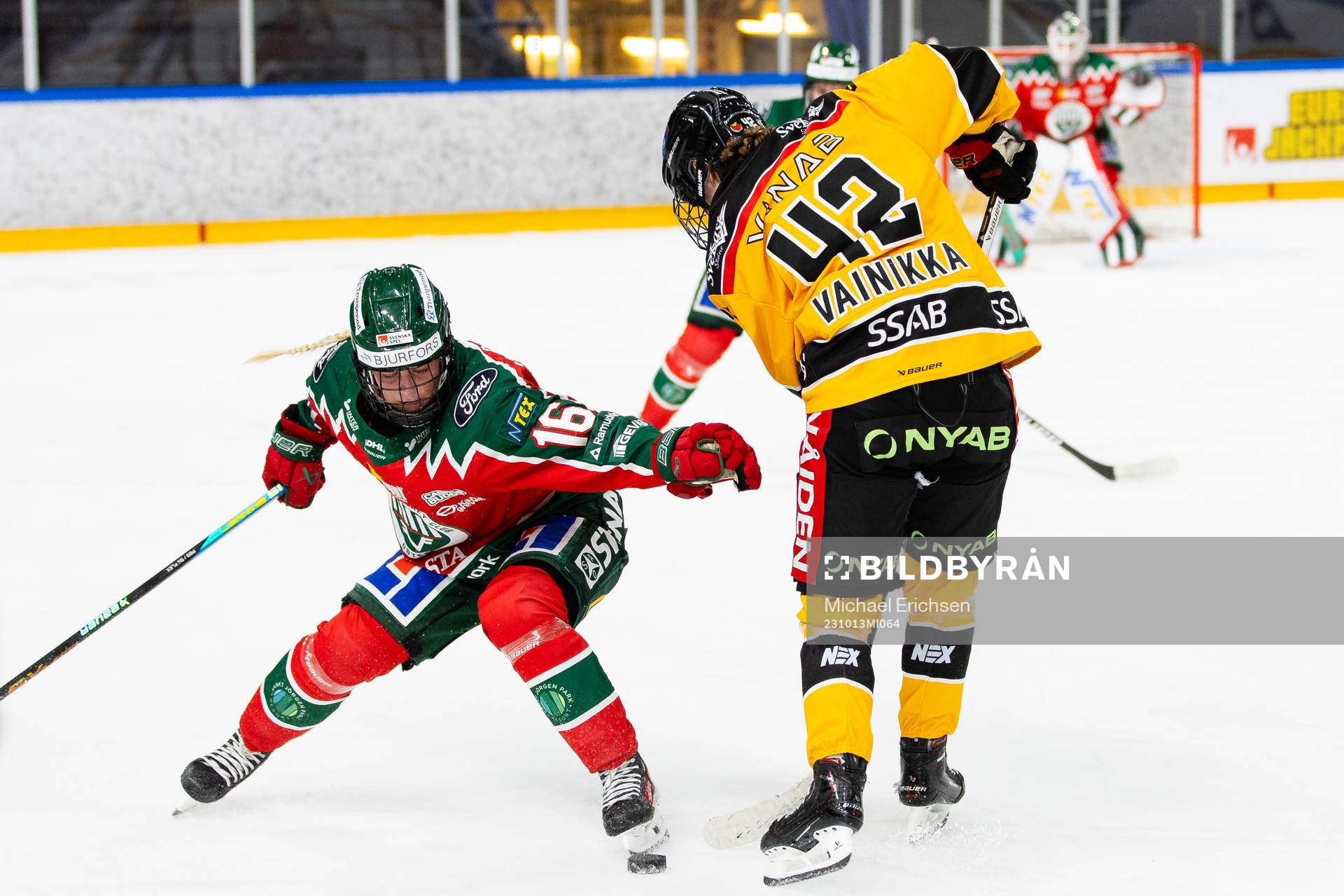 Frölundas Jennifer Carlsson och Luleås Viivi Vainikka