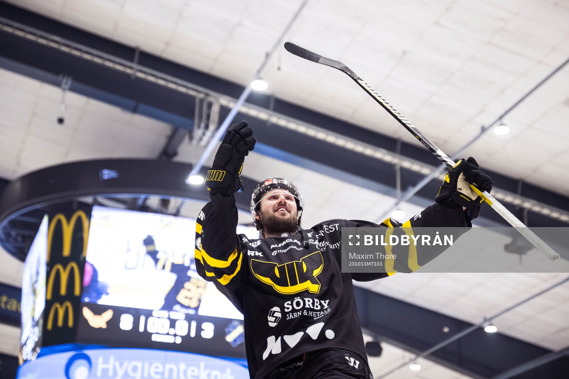 Västerås IKs Erik Flood jublar