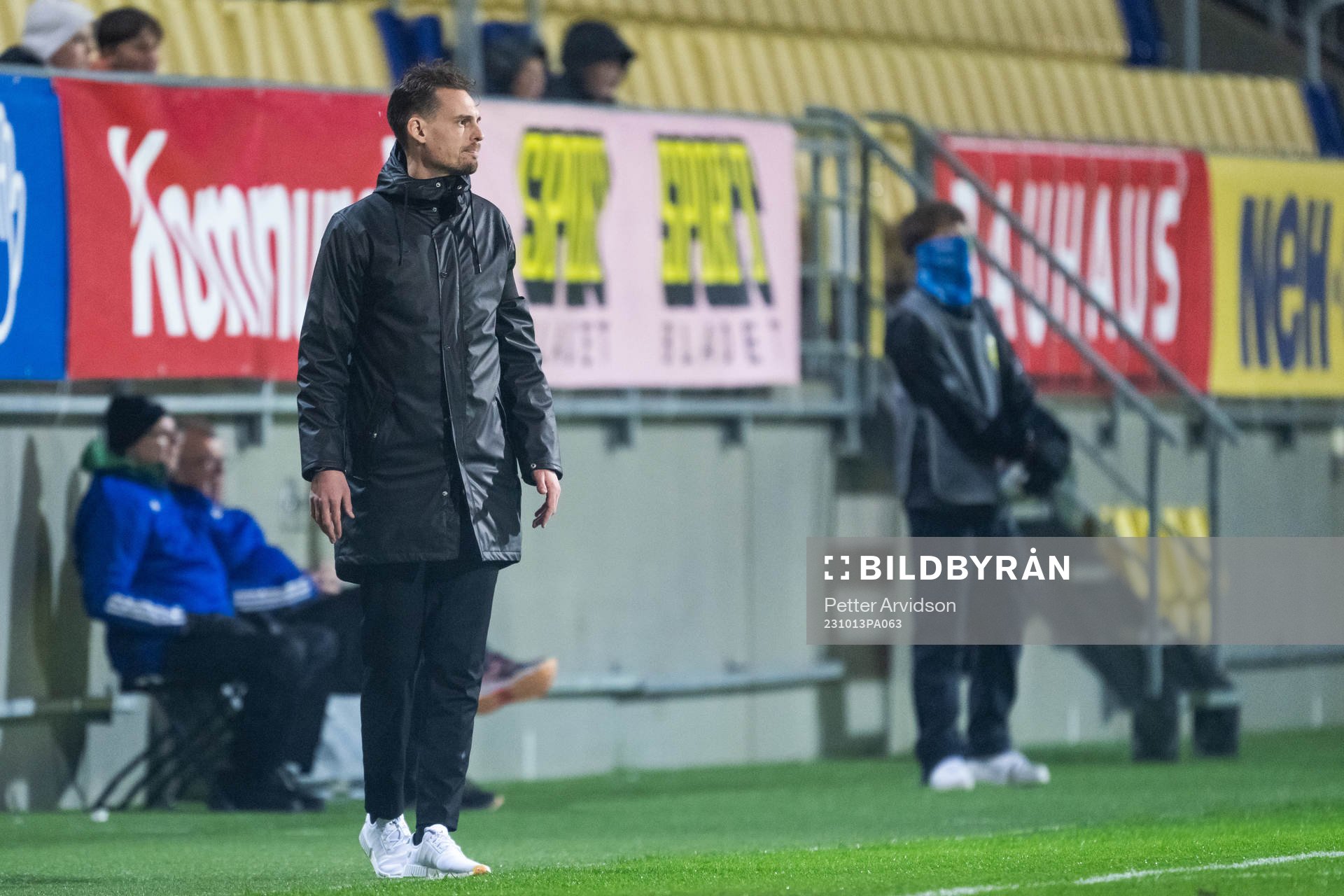 Head coach Daniel Bäckström of Sweden