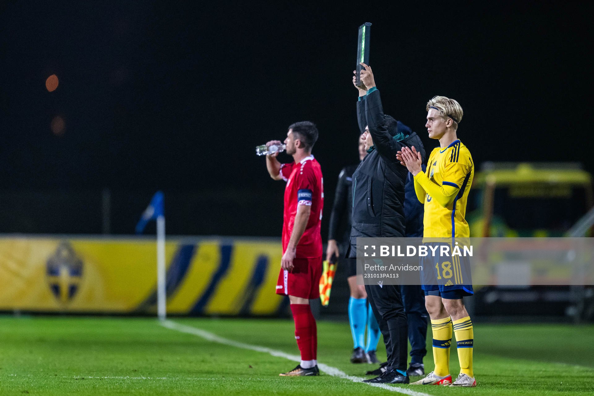 Lucas Bergvall of Sweden waits to be substituted
